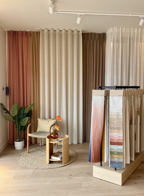 Rideaux et stores sur-mesure : comment bien choisir ses habillages de fenêtres pour une décoration élégante et harmonieuse